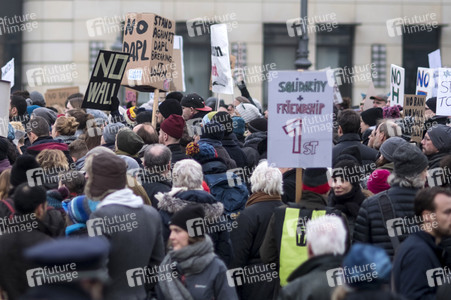 Protest gegen Trump-Politik in Berlin