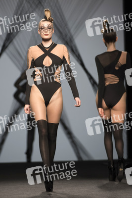 Maya Hansen Fashion Show auf der Mercedes-Benz Fashion Week Madrid AW 2017
