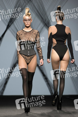 Maya Hansen Fashion Show auf der Mercedes-Benz Fashion Week Madrid AW 2017