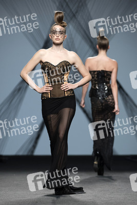 Maya Hansen Fashion Show auf der Mercedes-Benz Fashion Week Madrid AW 2017