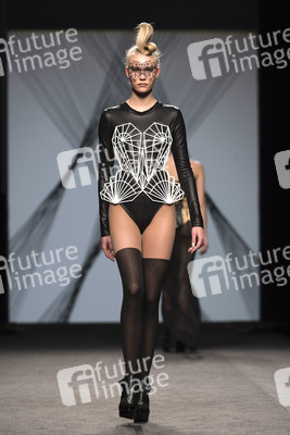 Maya Hansen Fashion Show auf der Mercedes-Benz Fashion Week Madrid AW 2017