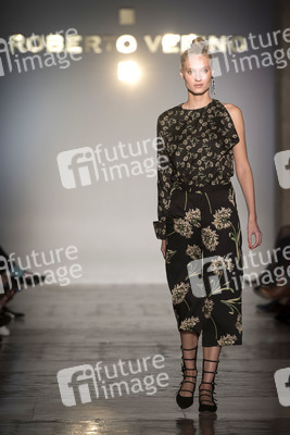 Roberto Verino Fashion Show auf der Mercedes-Benz Fashion Week Madrid AW 2017