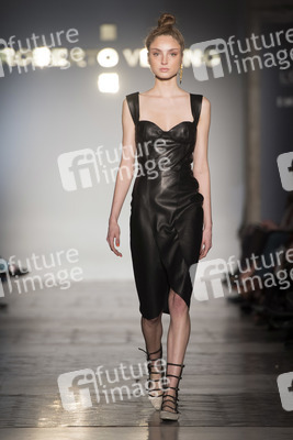 Roberto Verino Fashion Show auf der Mercedes-Benz Fashion Week Madrid AW 2017