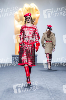 Ana Locking Fashion Show auf der Mercedes-Benz Fashion Week Madrid AW 2017