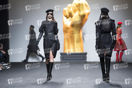 Ana Locking Fashion Show auf der Mercedes-Benz Fashion Week Madrid AW 2017