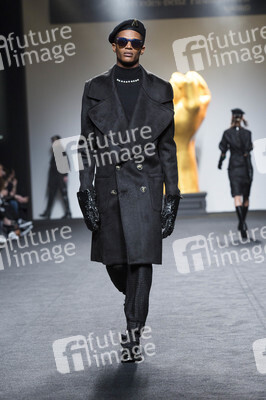 Ana Locking Fashion Show auf der Mercedes-Benz Fashion Week Madrid AW 2017