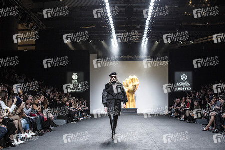Ana Locking Fashion Show auf der Mercedes-Benz Fashion Week Madrid AW 2017