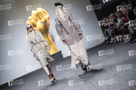 Ana Locking Fashion Show auf der Mercedes-Benz Fashion Week Madrid AW 2017