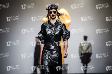 Ana Locking Fashion Show auf der Mercedes-Benz Fashion Week Madrid AW 2017