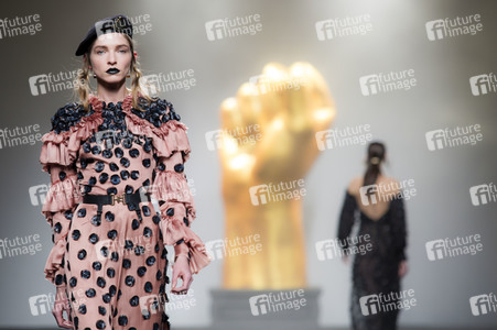 Ana Locking Fashion Show auf der Mercedes-Benz Fashion Week Madrid AW 2017