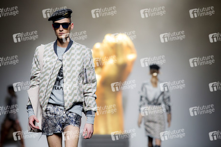 Ana Locking Fashion Show auf der Mercedes-Benz Fashion Week Madrid AW 2017