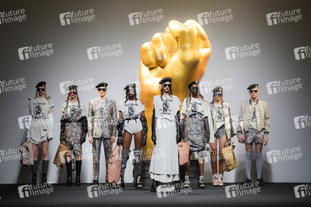 Ana Locking Fashion Show auf der Mercedes-Benz Fashion Week Madrid AW 2017