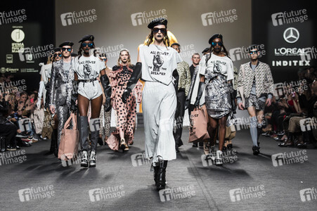 Ana Locking Fashion Show auf der Mercedes-Benz Fashion Week Madrid AW 2017
