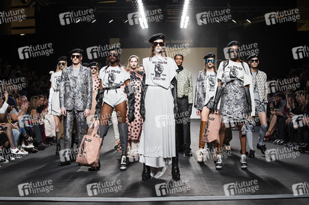 Ana Locking Fashion Show auf der Mercedes-Benz Fashion Week Madrid AW 2017