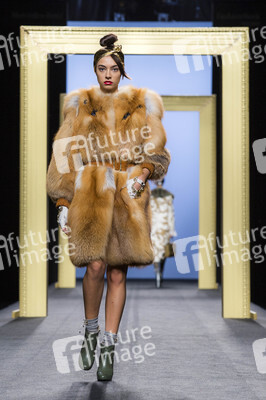 Miguel Marinero Fashion Show auf der Mercedes-Benz Fashion Week Madrid AW 2017
