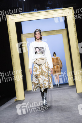 Miguel Marinero Fashion Show auf der Mercedes-Benz Fashion Week Madrid AW 2017