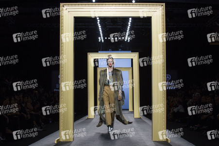 Miguel Marinero Fashion Show auf der Mercedes-Benz Fashion Week Madrid AW 2017