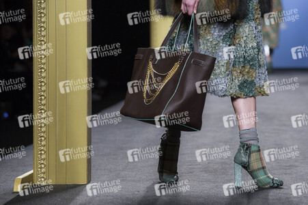 Miguel Marinero Fashion Show auf der Mercedes-Benz Fashion Week Madrid AW 2017