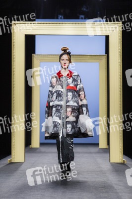 Miguel Marinero Fashion Show auf der Mercedes-Benz Fashion Week Madrid AW 2017