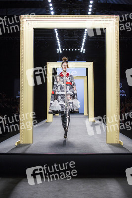 Miguel Marinero Fashion Show auf der Mercedes-Benz Fashion Week Madrid AW 2017