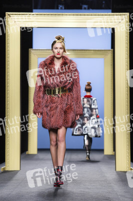Miguel Marinero Fashion Show auf der Mercedes-Benz Fashion Week Madrid AW 2017