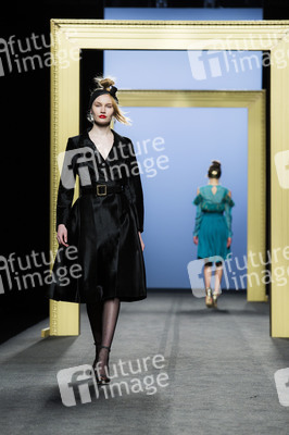 Miguel Marinero Fashion Show auf der Mercedes-Benz Fashion Week Madrid AW 2017