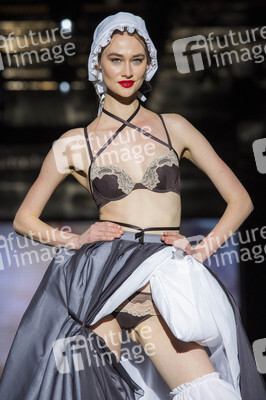 Andrés Sardá Fashion Show auf der Mercedes-Benz Fashion Week Madrid AW 2017