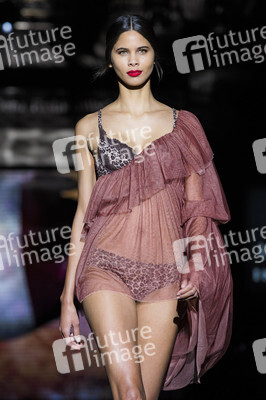 Andrés Sardá Fashion Show auf der Mercedes-Benz Fashion Week Madrid AW 2017