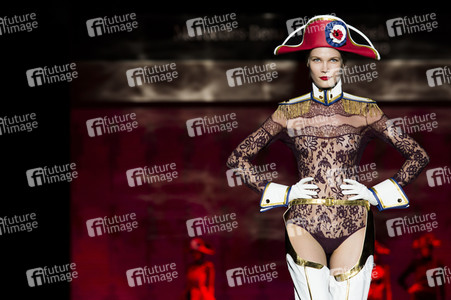 Andrés Sardá Fashion Show auf der Mercedes-Benz Fashion Week Madrid AW 2017