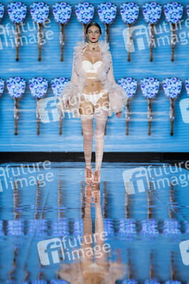 Andrés Sardá Fashion Show auf der Mercedes-Benz Fashion Week Madrid AW 2017