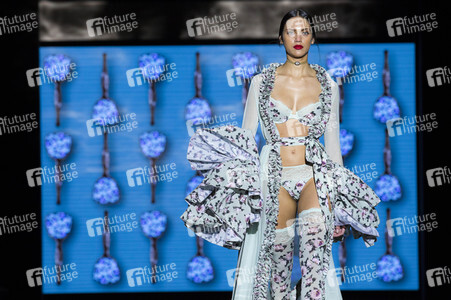 Andrés Sardá Fashion Show auf der Mercedes-Benz Fashion Week Madrid AW 2017