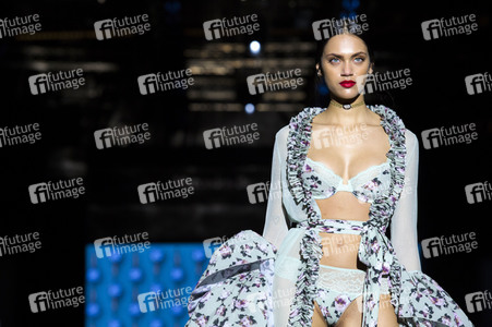 Andrés Sardá Fashion Show auf der Mercedes-Benz Fashion Week Madrid AW 2017