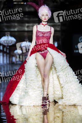 Andrés Sardá Fashion Show auf der Mercedes-Benz Fashion Week Madrid AW 2017