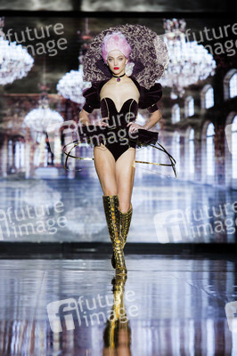 Andrés Sardá Fashion Show auf der Mercedes-Benz Fashion Week Madrid AW 2017