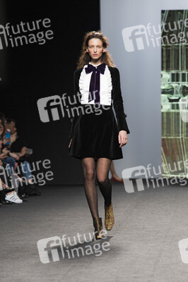 Teresa Helbig Fashion Show auf der Mercedes-Benz Fashion Week Madrid AW 2017