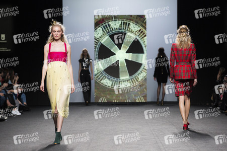 Teresa Helbig Fashion Show auf der Mercedes-Benz Fashion Week Madrid AW 2017