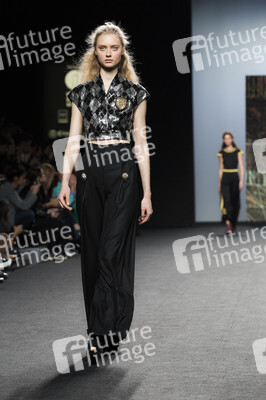 Teresa Helbig Fashion Show auf der Mercedes-Benz Fashion Week Madrid AW 2017