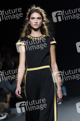 Teresa Helbig Fashion Show auf der Mercedes-Benz Fashion Week Madrid AW 2017