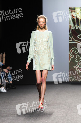 Teresa Helbig Fashion Show auf der Mercedes-Benz Fashion Week Madrid AW 2017