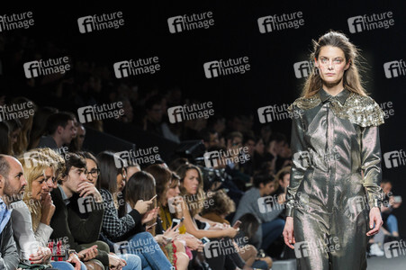 Teresa Helbig Fashion Show auf der Mercedes-Benz Fashion Week Madrid AW 2017