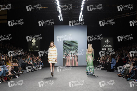 Teresa Helbig Fashion Show auf der Mercedes-Benz Fashion Week Madrid AW 2017