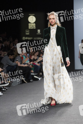 Teresa Helbig Fashion Show auf der Mercedes-Benz Fashion Week Madrid AW 2017