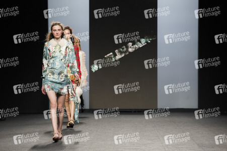 Teresa Helbig Fashion Show auf der Mercedes-Benz Fashion Week Madrid AW 2017