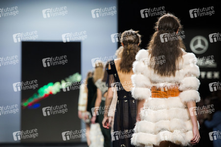 Teresa Helbig Fashion Show auf der Mercedes-Benz Fashion Week Madrid AW 2017