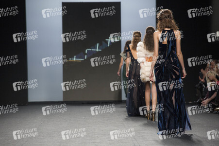 Teresa Helbig Fashion Show auf der Mercedes-Benz Fashion Week Madrid AW 2017