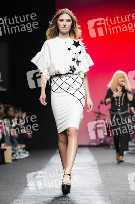 Juana Martin Fashion Show auf der Mercedes-Benz Fashion Week Madrid AW 2017