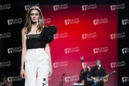 Juana Martin Fashion Show auf der Mercedes-Benz Fashion Week Madrid AW 2017