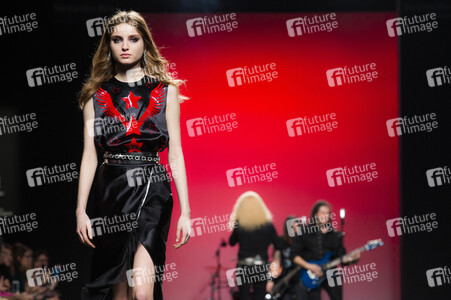 Juana Martin Fashion Show auf der Mercedes-Benz Fashion Week Madrid AW 2017
