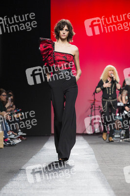 Juana Martin Fashion Show auf der Mercedes-Benz Fashion Week Madrid AW 2017