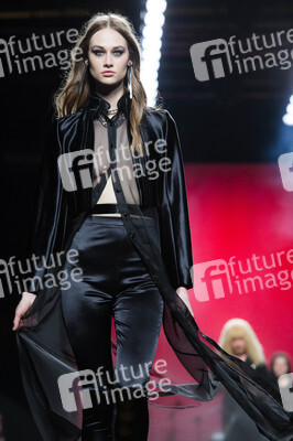Juana Martin Fashion Show auf der Mercedes-Benz Fashion Week Madrid AW 2017